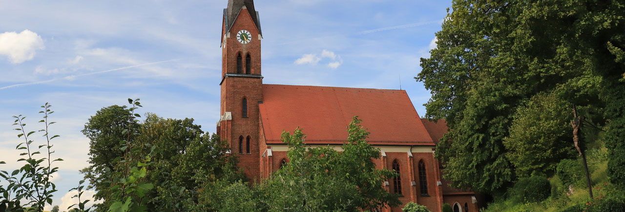 Kirche St. Nikolaus in Bad Abbach im Nebel